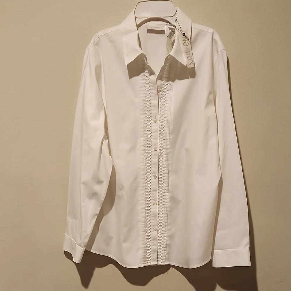 ❤️ NWT! CHICOS NO IRON BUTTON DOWN STRETCH COTTON POPLIN SHIRT, 8 -10 - Picture 1 of 8